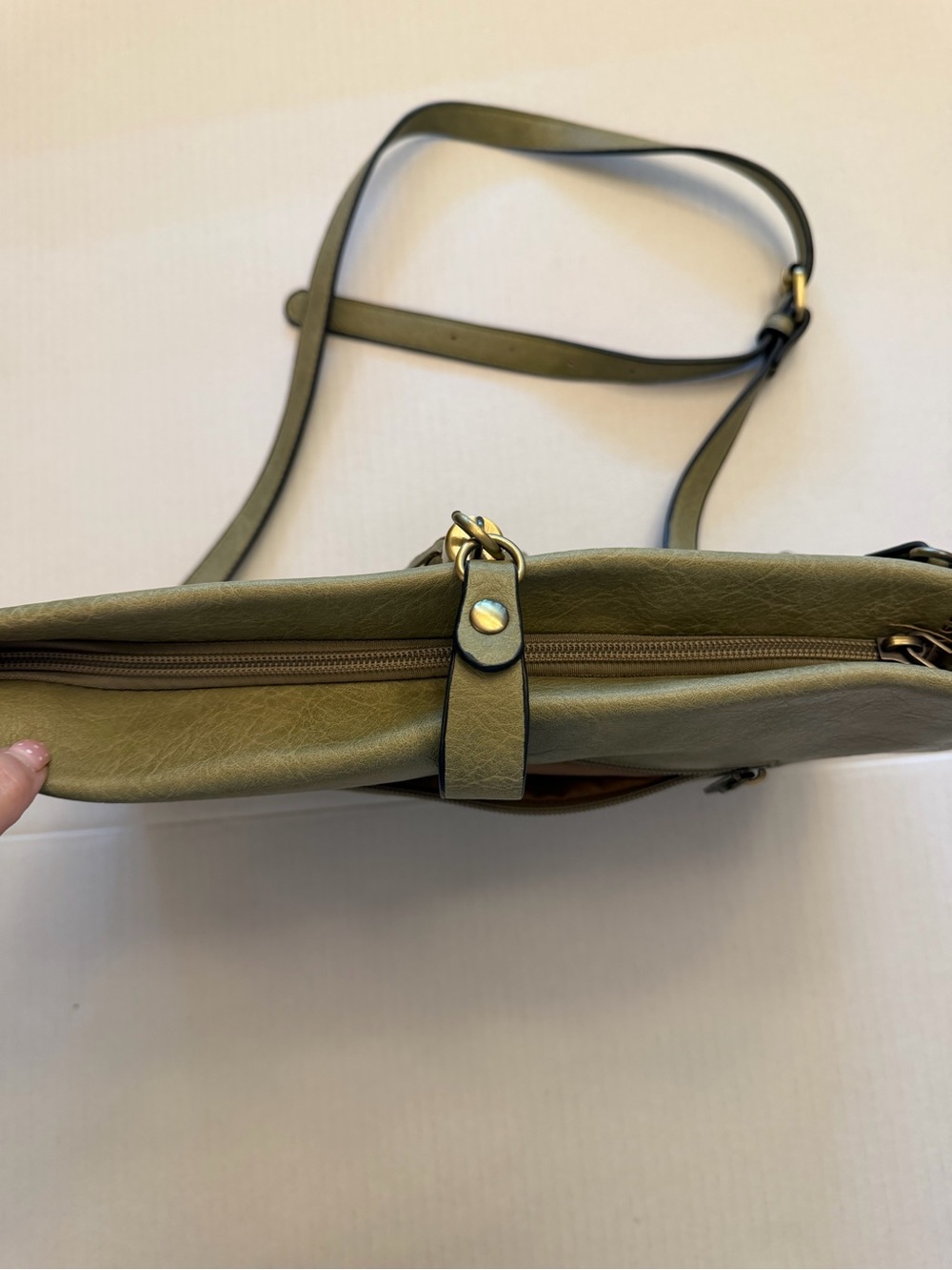 🌿 Jen & Co Olive Fringe Crossbody & Clutch Bag with Stud Accents 🌿 - Picture 9 of 13